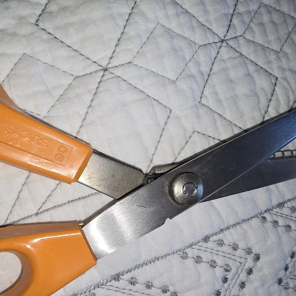 3 Pairs Fiskars Scissors Pinking, Razor Edged And Titanium. EUC - Picture 4 of 5